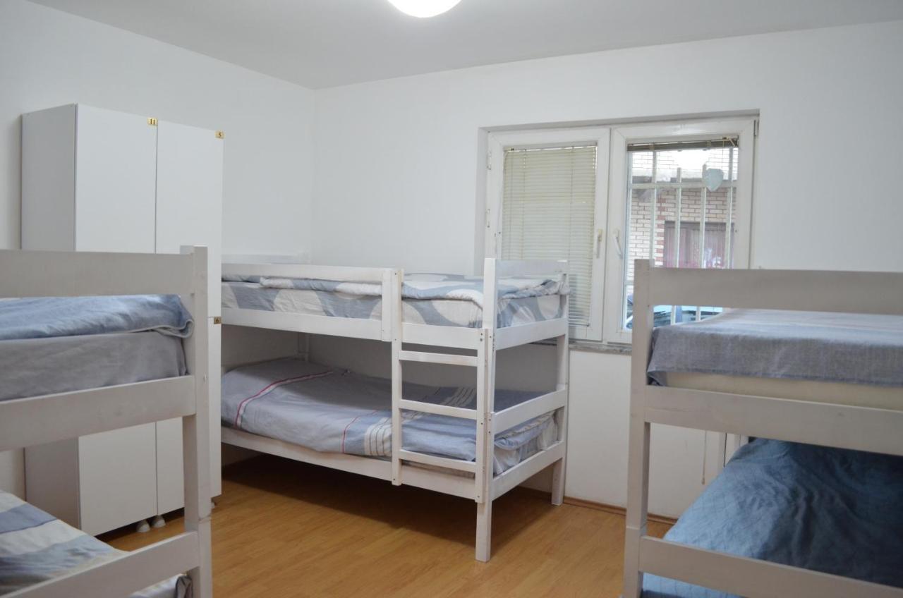 Moonlight Hostel Priština Exteriér fotografie